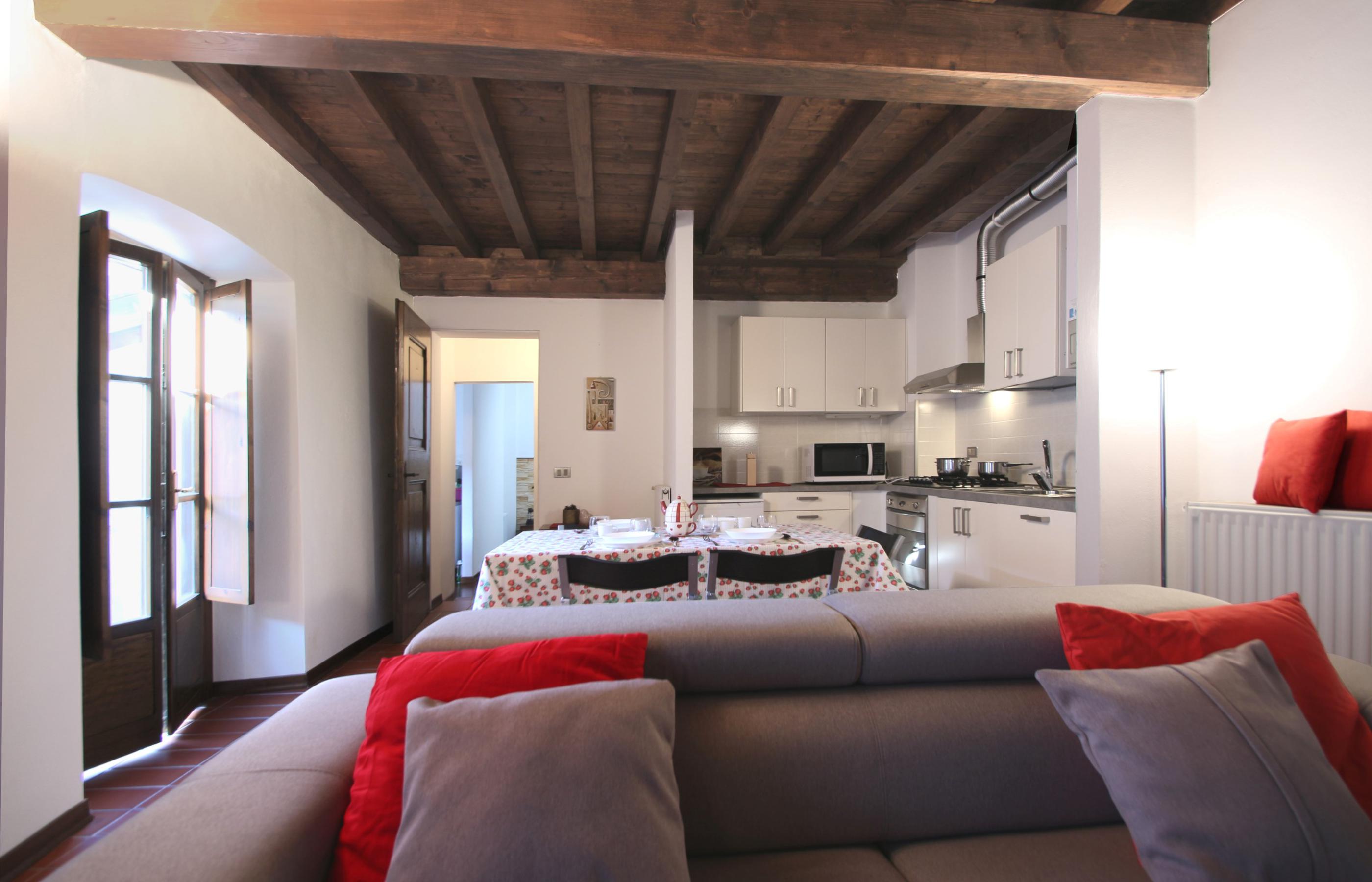 L\'ANGOLO Appartamento con balcone e ampio soggiorno - Ortalloggi L\'ANGOLO Appartamento con balcone e ampio soggiorno - Ortalloggi