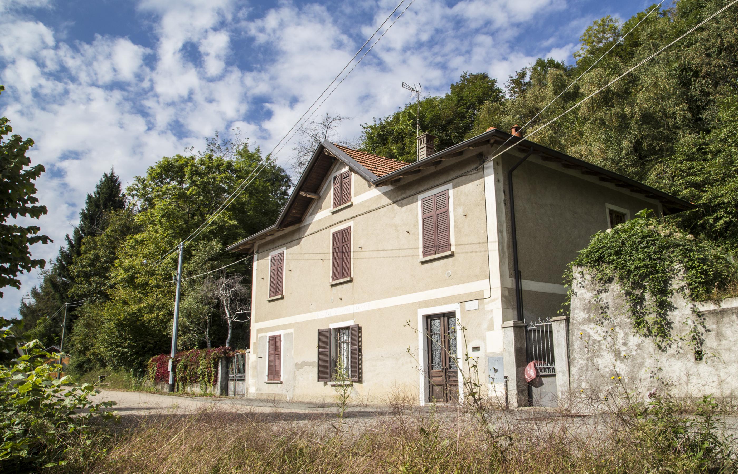 COIROMONTE Ancient detached house