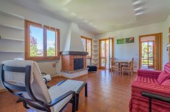 VACCIAGO Apartment with two bedrooms and two garages