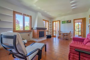 VACCIAGO Apartment with two bedrooms and two garages