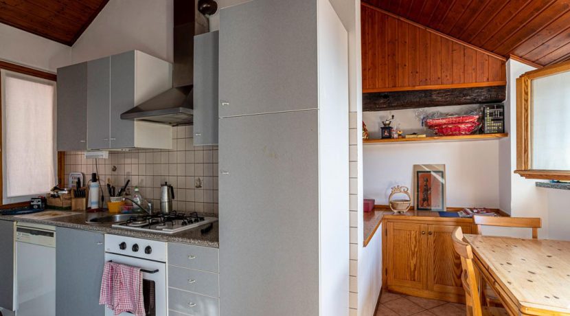 ortalloggi_miasino_carcegna_appartamento_ristrutturato_cucina2_2800x1800