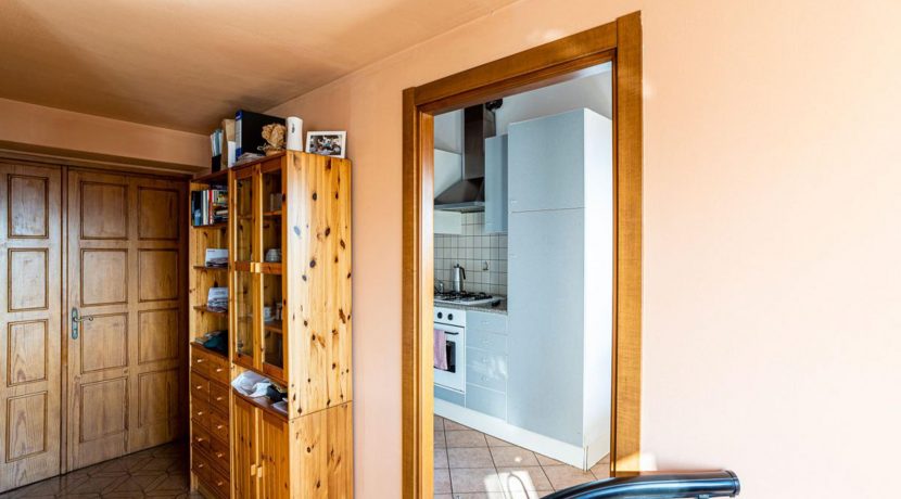 ortalloggi_miasino_carcegna_appartamento_ristrutturato_cucina3_2800x1800