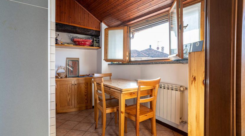 ortalloggi_miasino_carcegna_appartamento_ristrutturato_cucina_2800x1800