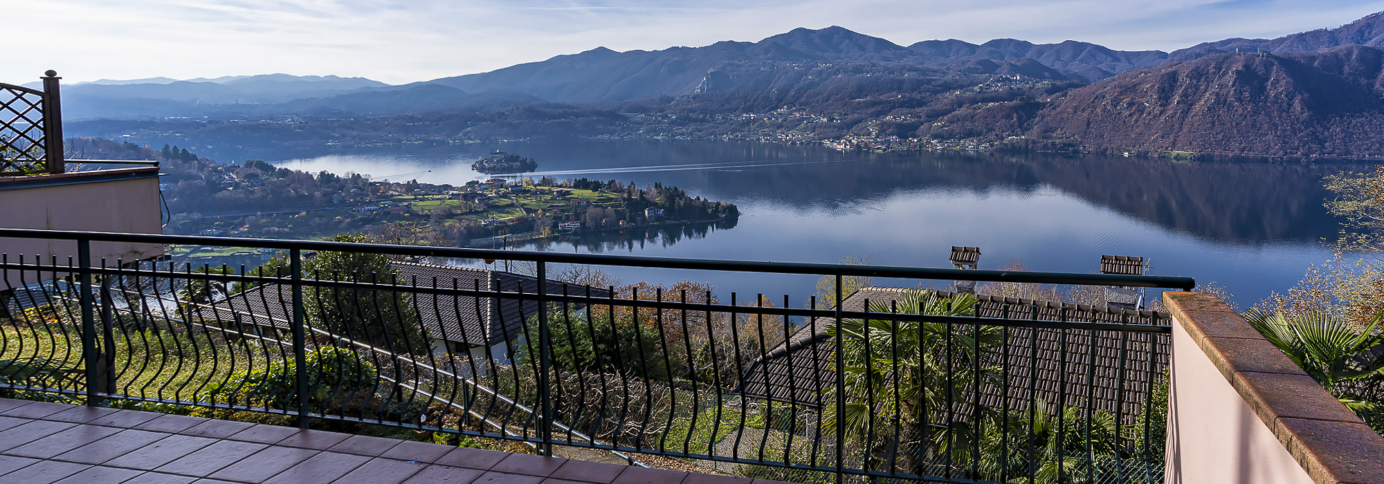 CARCEGNA Appartamento con la migliore vista lago e terrazza