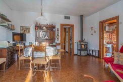 Armeno Small villa with two bedrooms and garden