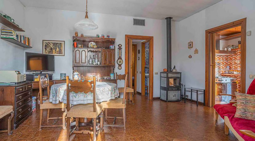 Armeno Small villa with two bedrooms and garden