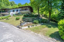 ARMENO Villetta con due camere e giardino