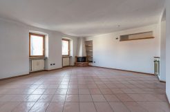 GOZZANO Apartment with car spot in the town center