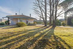 GOZZANO Villa binata con giardino privato