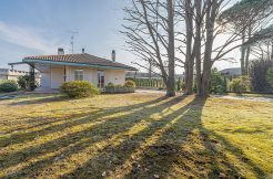 GOZZANO Villa binata con giardino privato