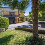 SAN MAURIZIO - Casa con giardino e posti auto vicina al lago