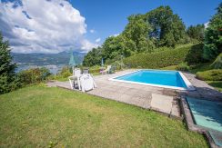 VACCIAGO Grazioso appartamento con giardino privato