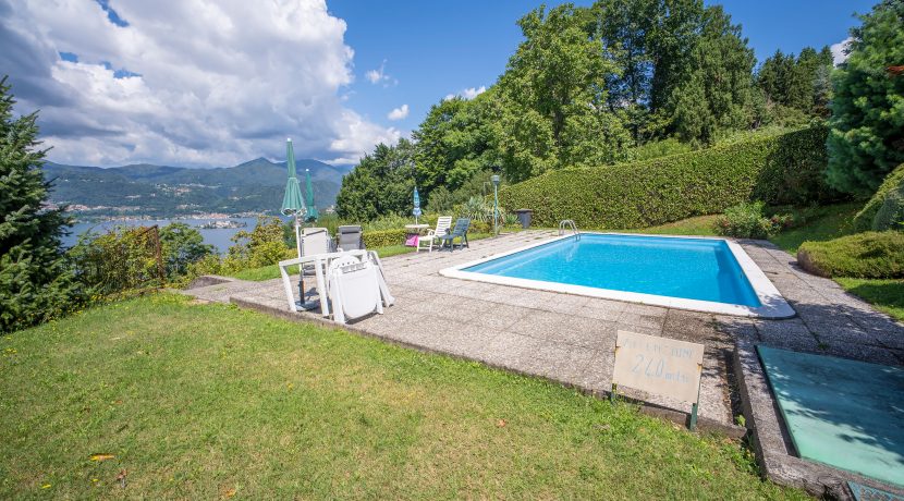 VACCIAGO Grazioso appartamento con giardino privato