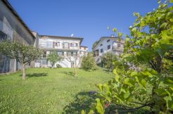 ARMENO Indipendent house with private garden and parking
