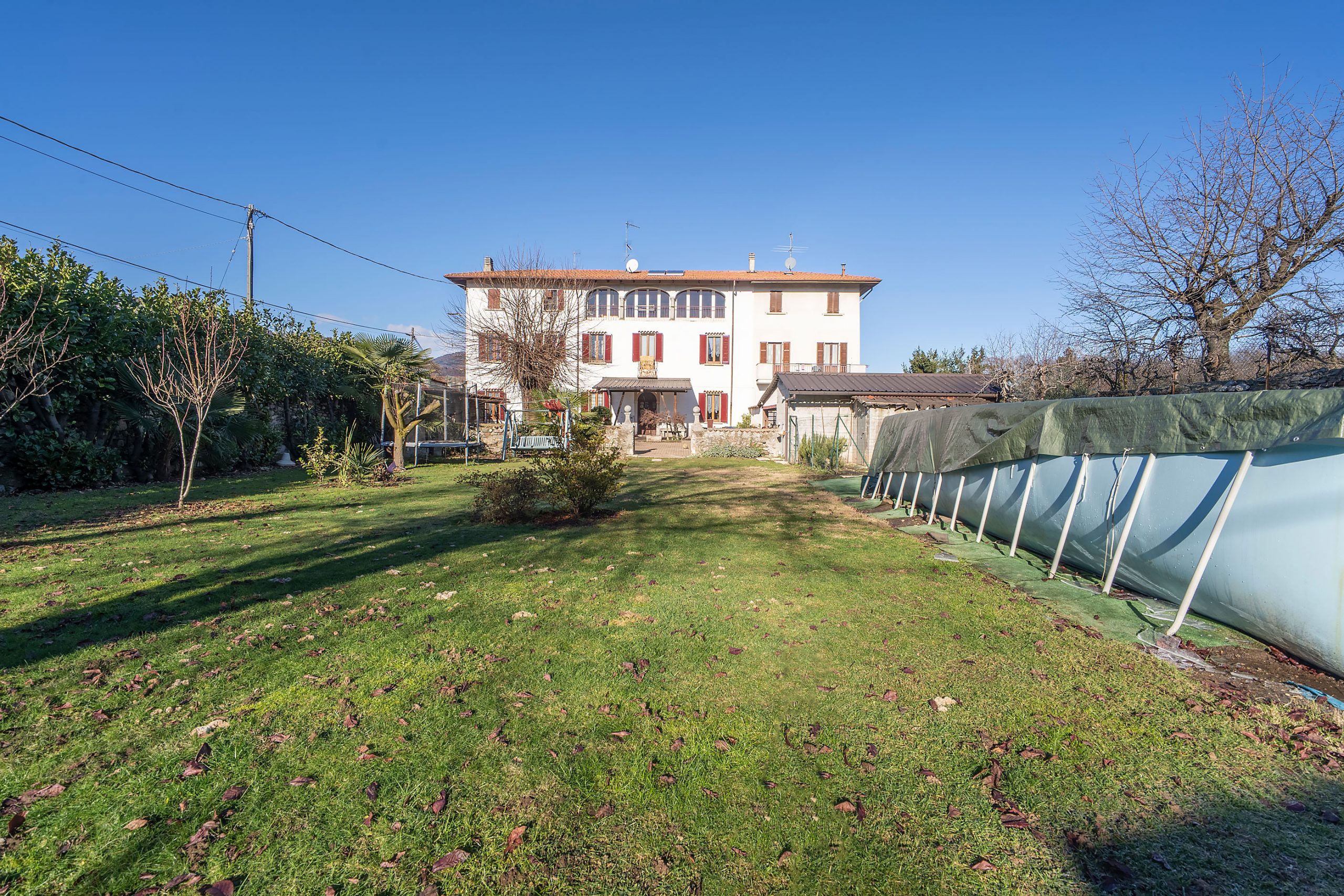 SAN MAURIZIO Independent Portion of a historic house on three floors with private garden