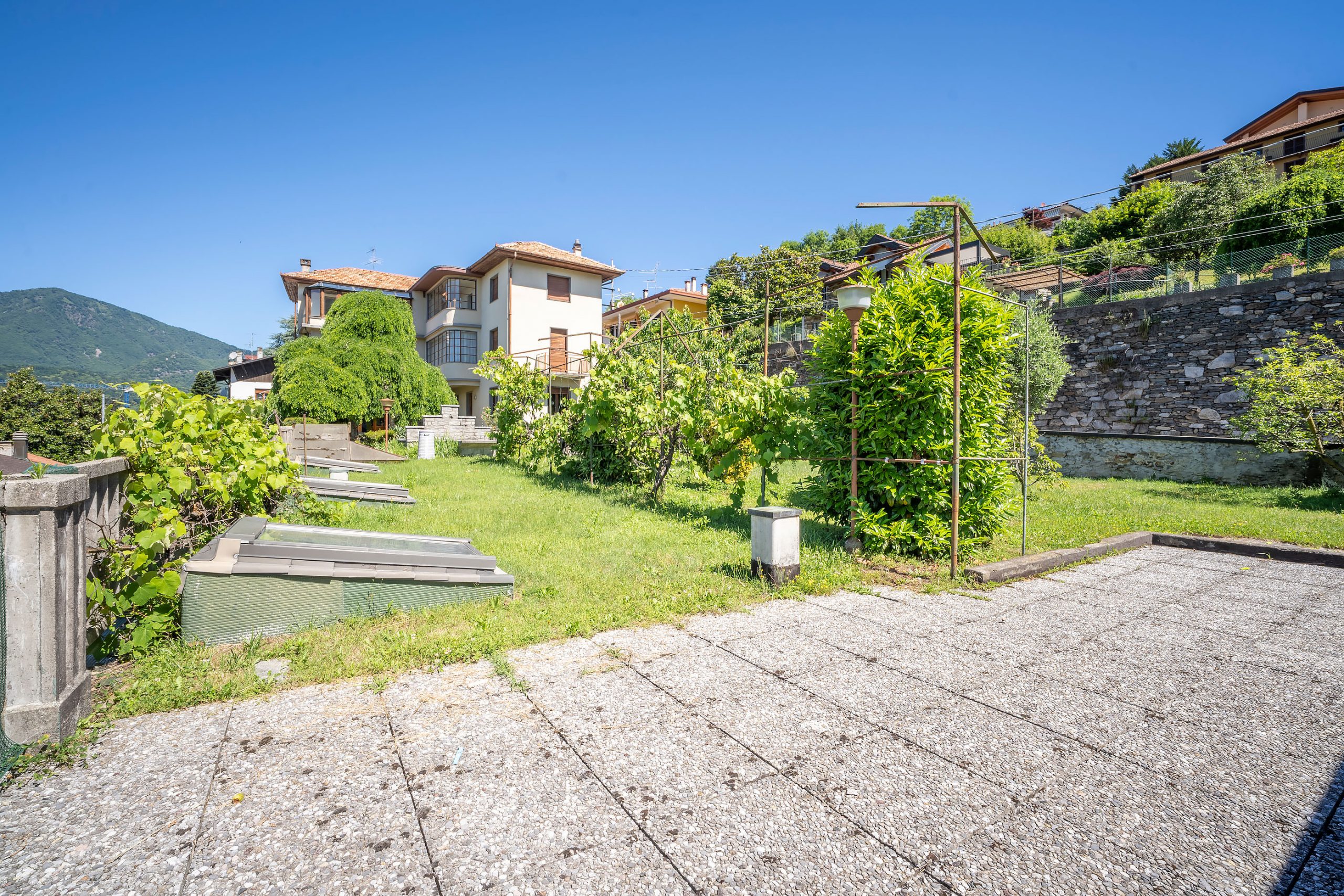 PETTENASCO Casa indipendente con giardino privato e vista lago