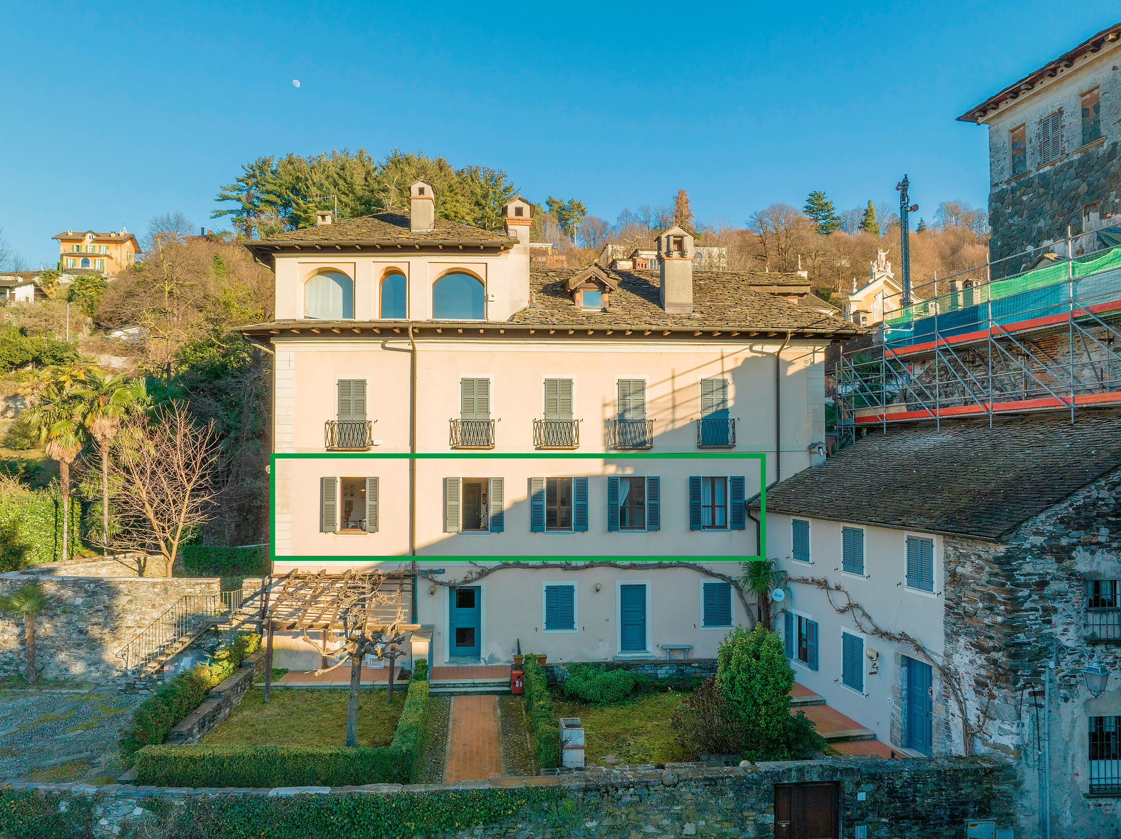ORTA Appartamento con tre camere in centro storico