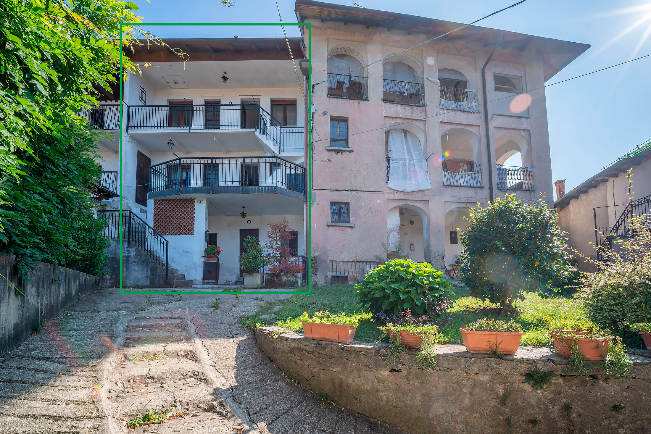 ARMENO House on three levels in the centre of Sovazza