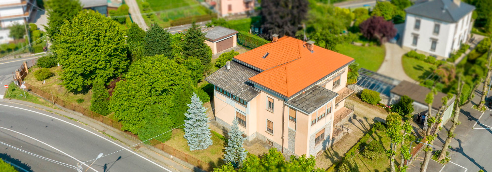 GOZZANO Villa in the centre with park