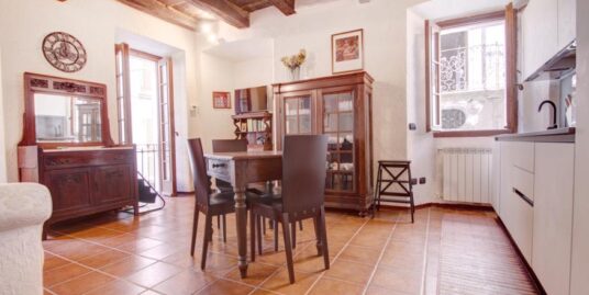 ORTA Appartamento in una casa storica del borgo medioevale