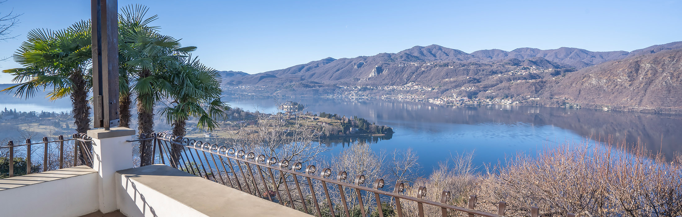 MIASINO Detached villa with garden and breathtaking view over Lake Orta