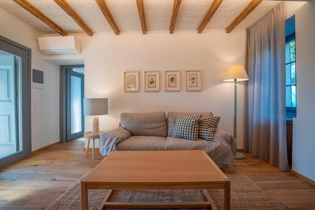 AMENO Ampio appartamento con giardino e cucina abitabile