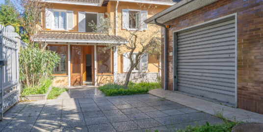 Protetto: ARONA Casa indipendente con giardino e doppia autorimessa in località Dagnente