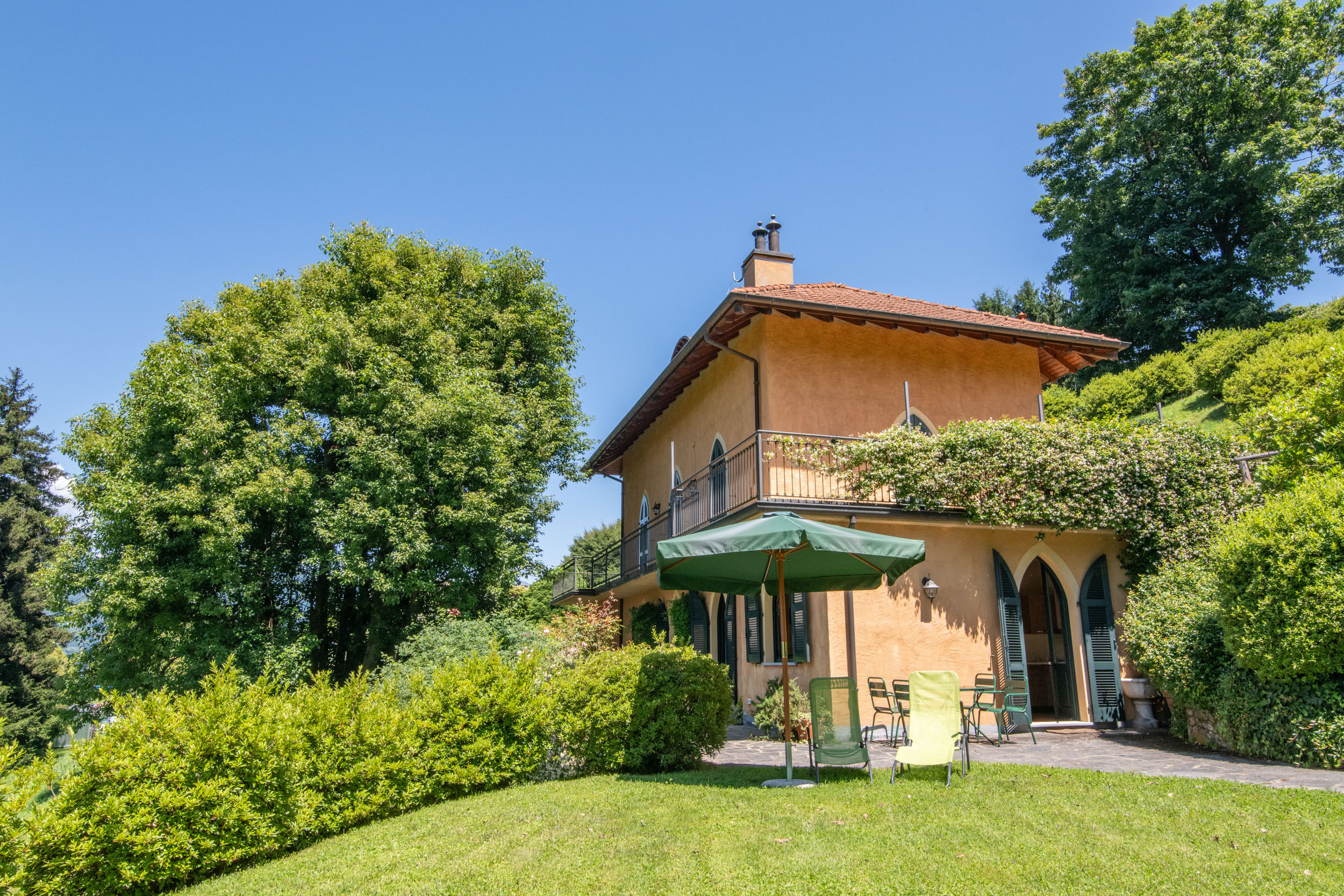 ORTA Appartamento al piano terra con giardino vista lago