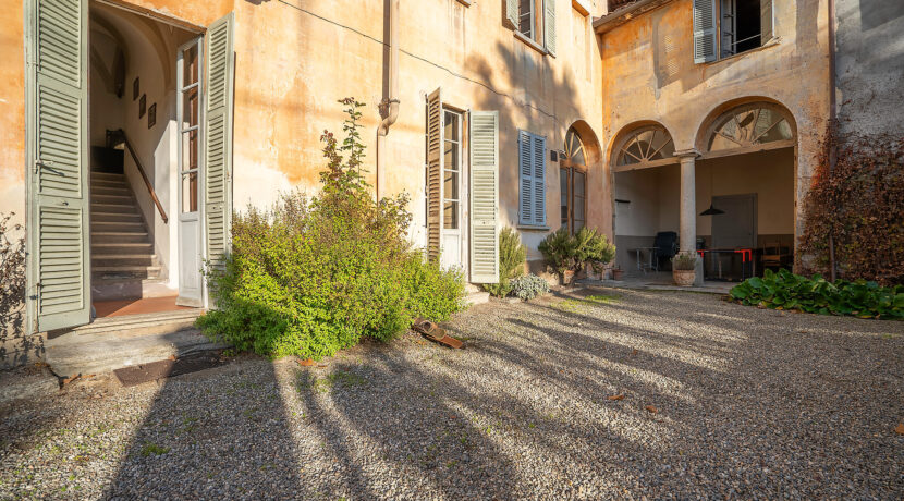 ortalloggi_casa_villa_invorio16 cortile 5