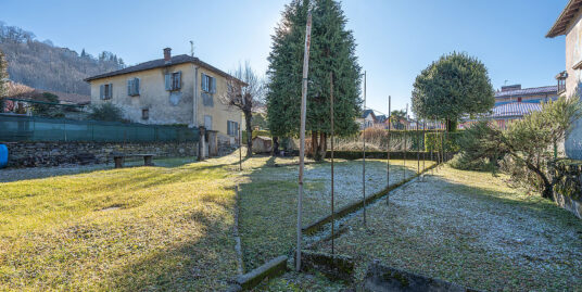 ORTA casa da ristrutturare con giardino