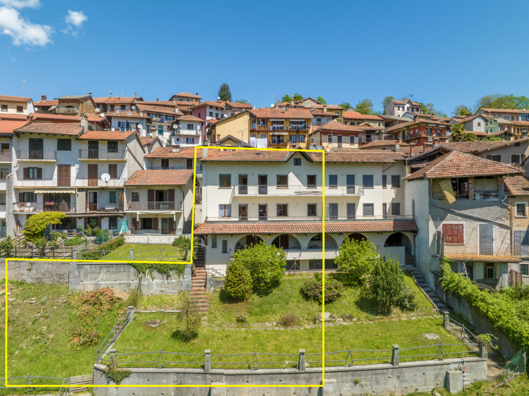 ARMENO casa indipendente con giardino privato