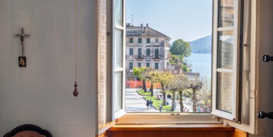 ORTA Ampio appartamento affacciato sulla piazza dell’imbarcadero