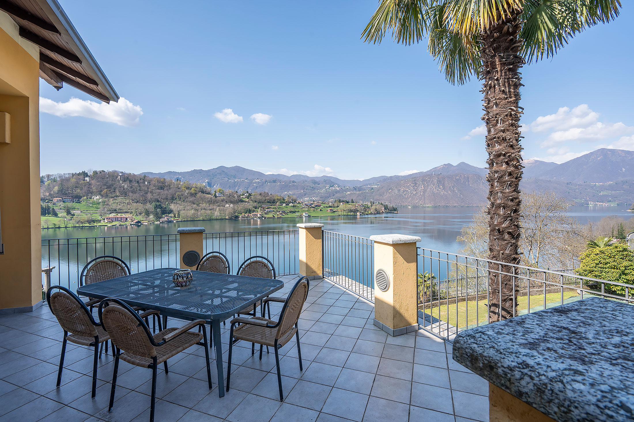 MIASINO Two-room flat with lake view terrace