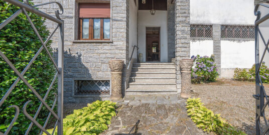 ARMENO Casa con Giardino Privato, Garage e Ingresso Indipendente