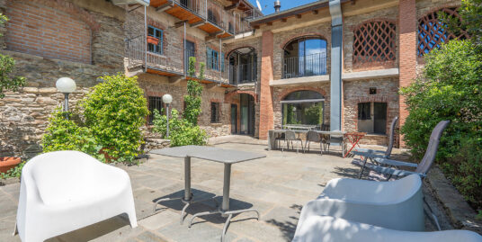 ARMENO Casa Storica con 5 appartamenti