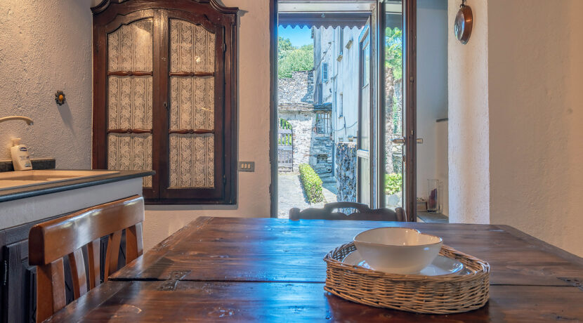 ortalloggi_orta_casa_giardino_lago9