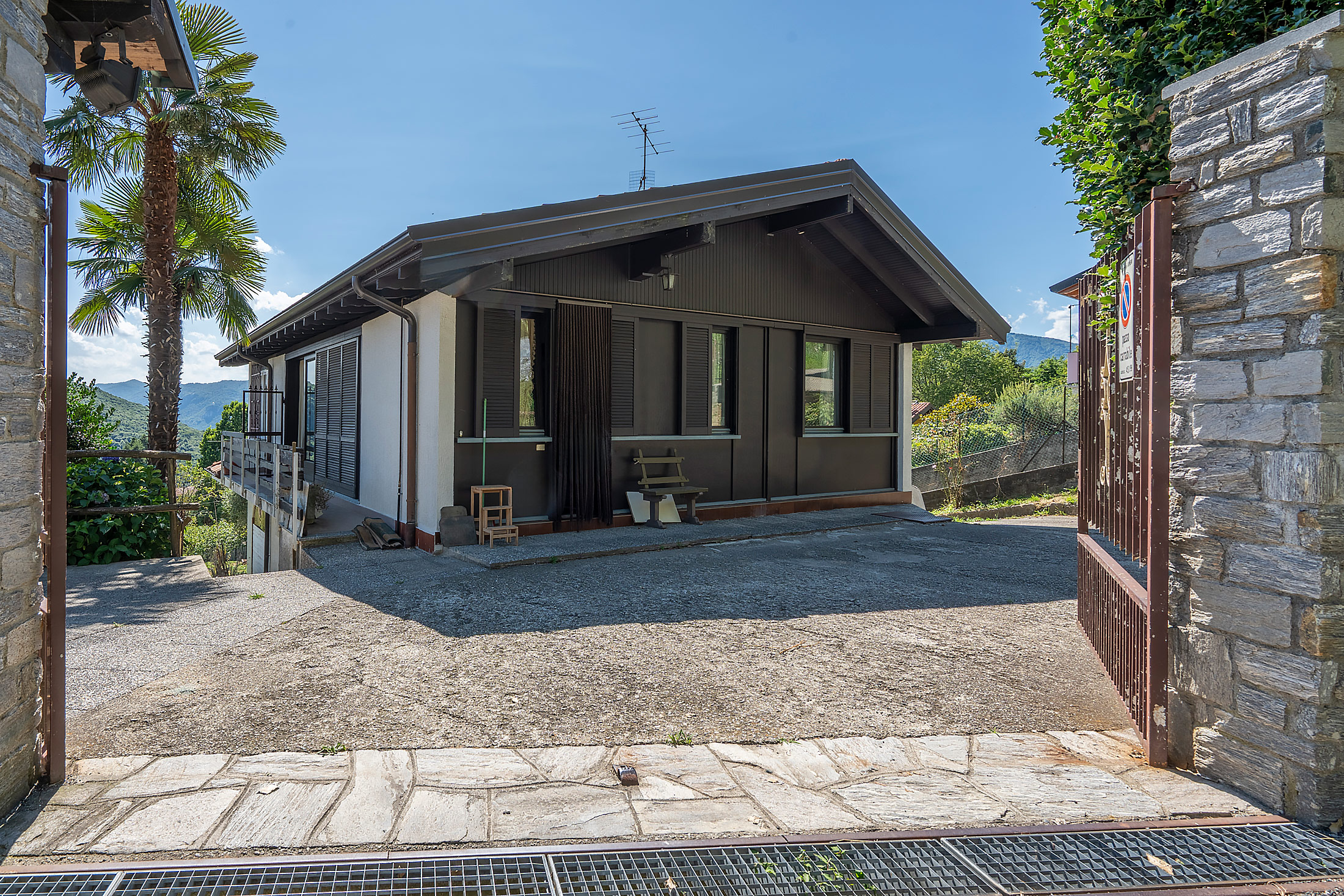 ARMENO – Casa indipendente con giardino – Due appartamenti