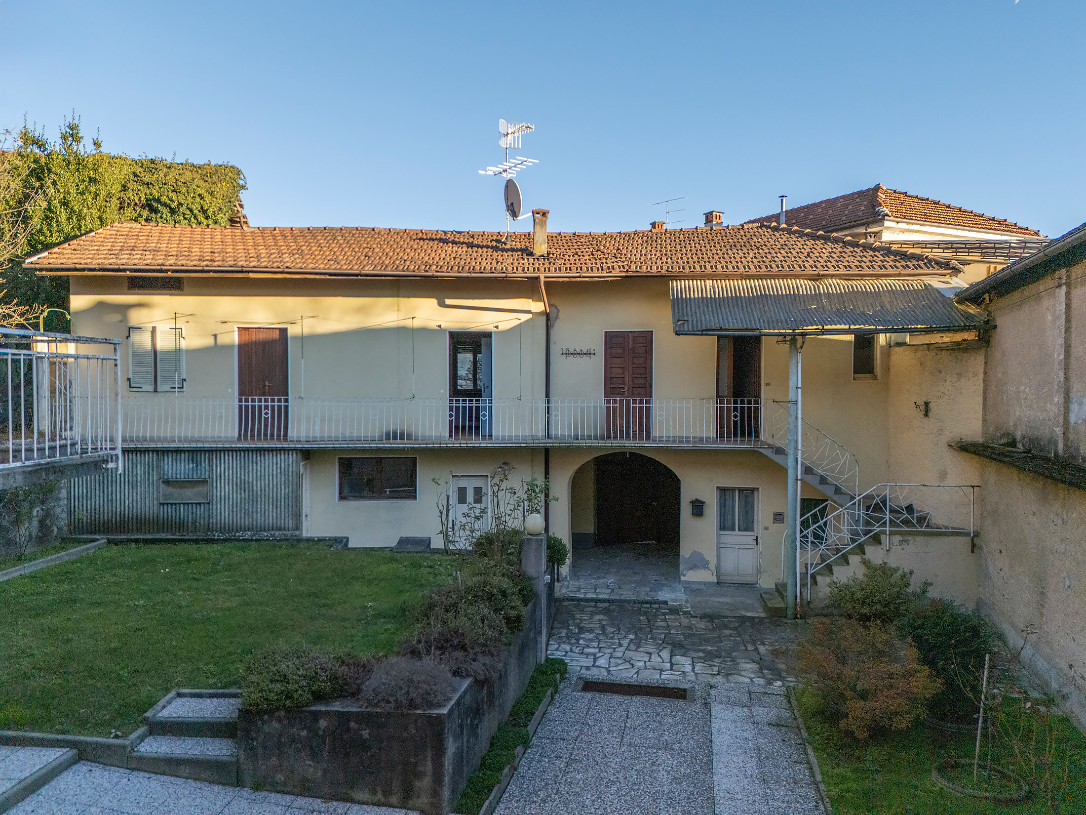 ARMENO Casa di Corte con giardino privato
