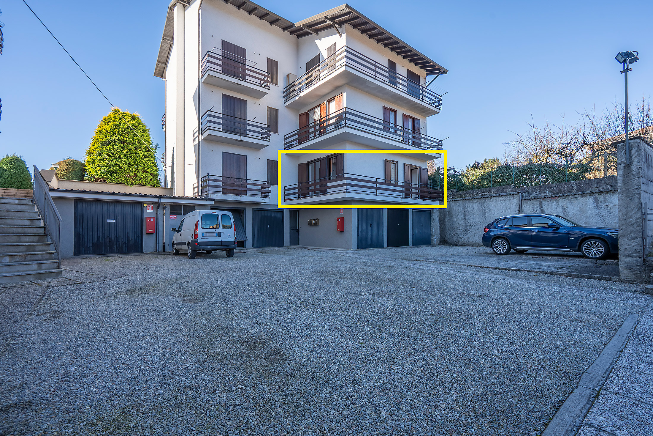 ARMENO Three-room apartment in the town center with balcony