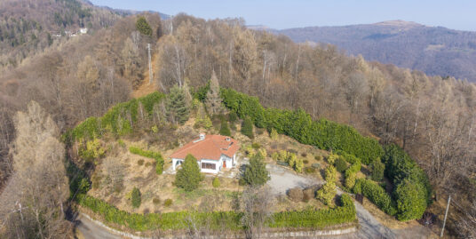 ARMENO villetta al Mottarone circondata dal verde