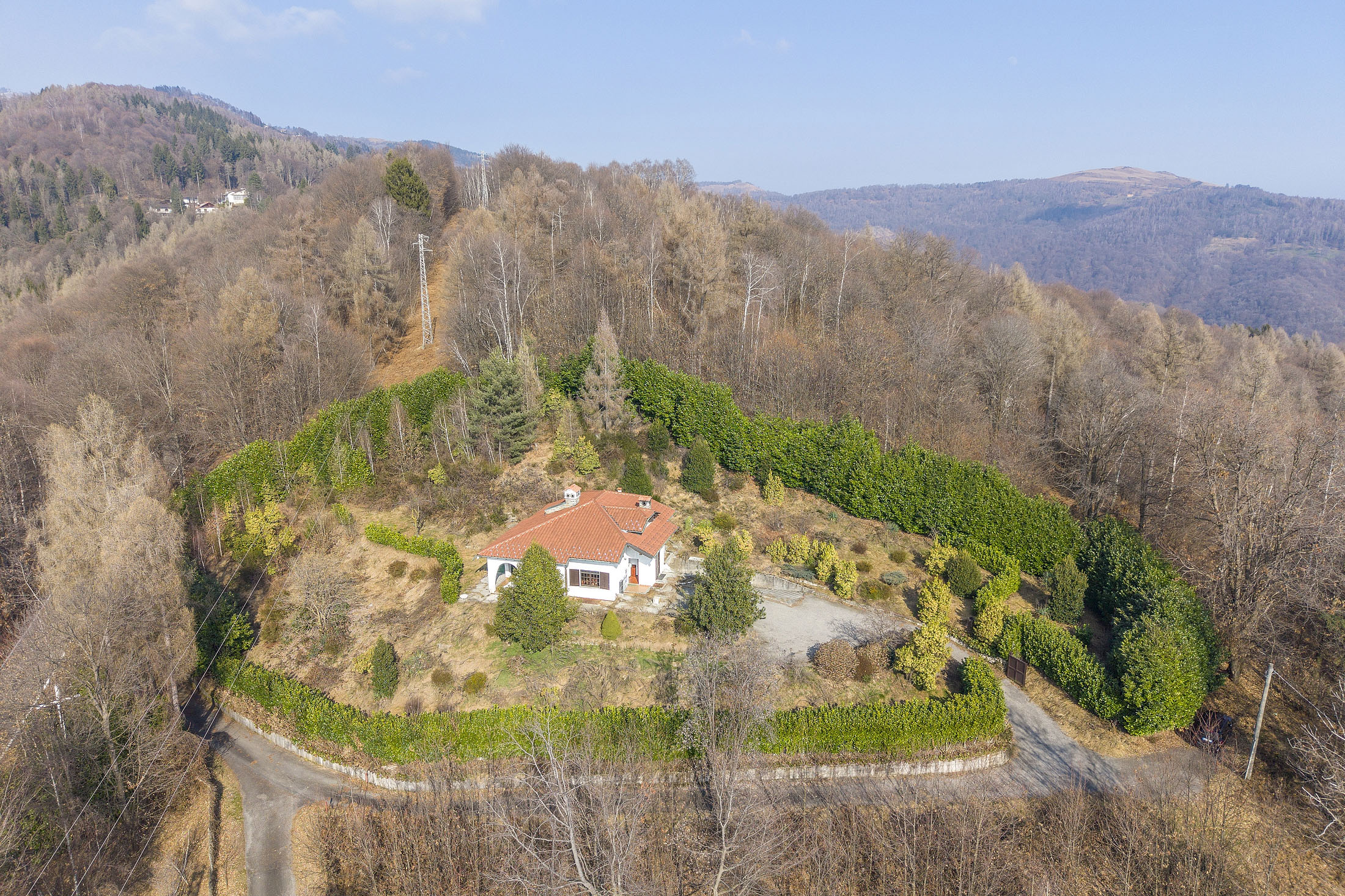 ARMENO villetta al Mottarone circondata dal verde