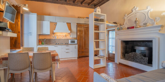 ORTA Appartamento con balcone nella piazza dell’imbarcadero