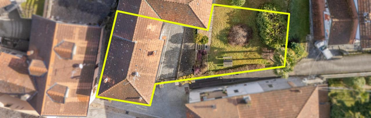 ORTA Terratetto con tre appartamenti, corte e giardino