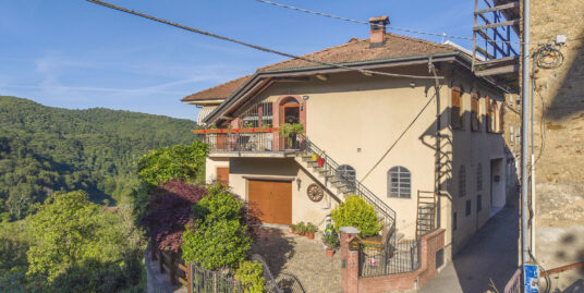 ARMENO Casa di charme con terrazzo e vista sulla vallata