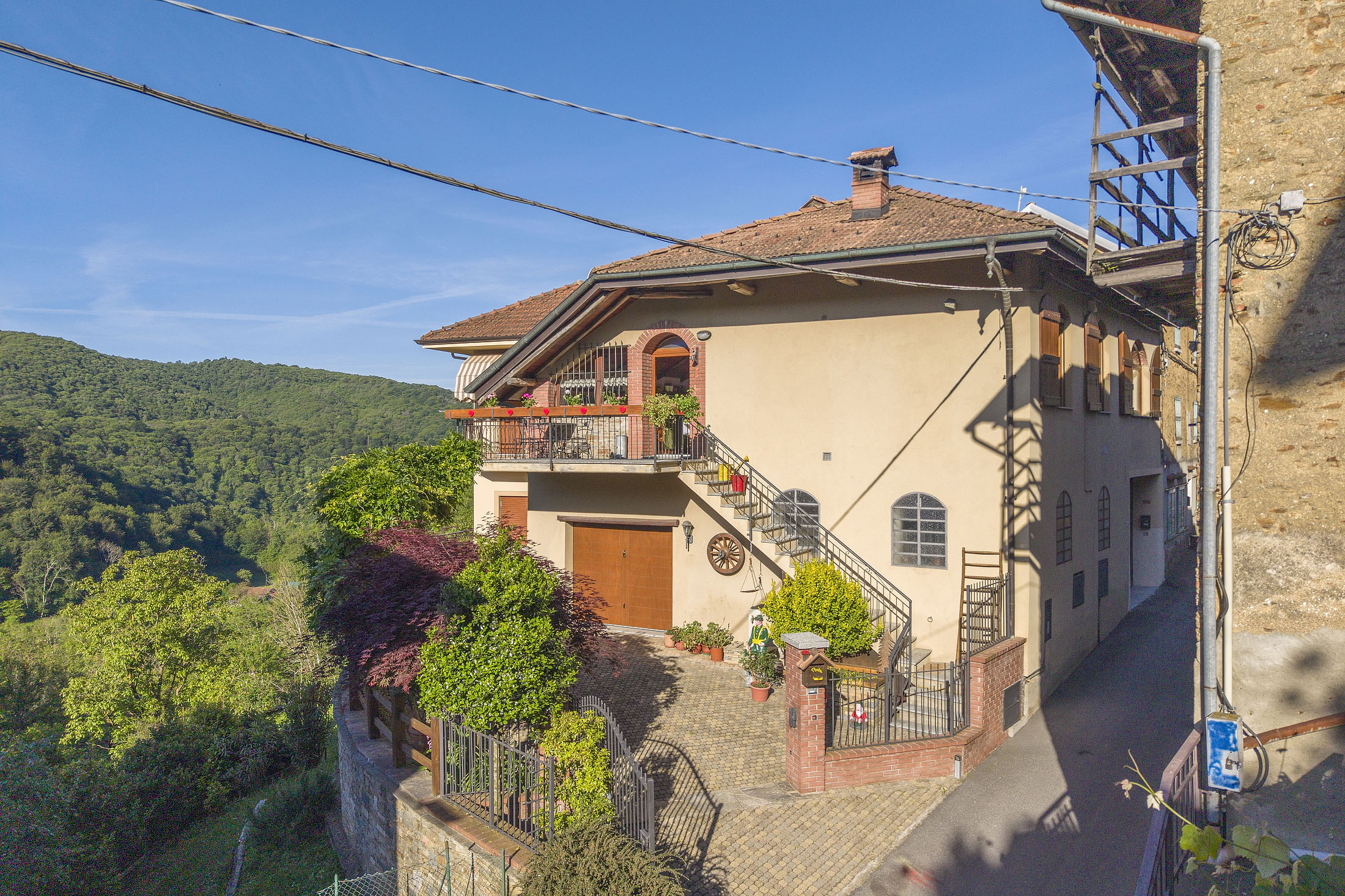 ARMENO Casa di charme con terrazzo e vista sulla vallata