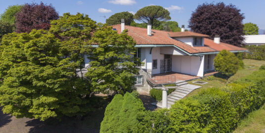 GOZZANO Villino semi-indipendente con corte e giardino privato