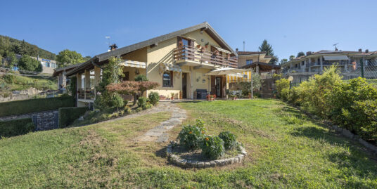 ARMENO Villetta indipendente con giardino e garage